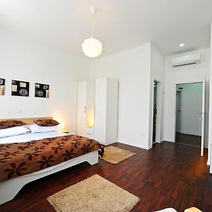 Valenti Rooms